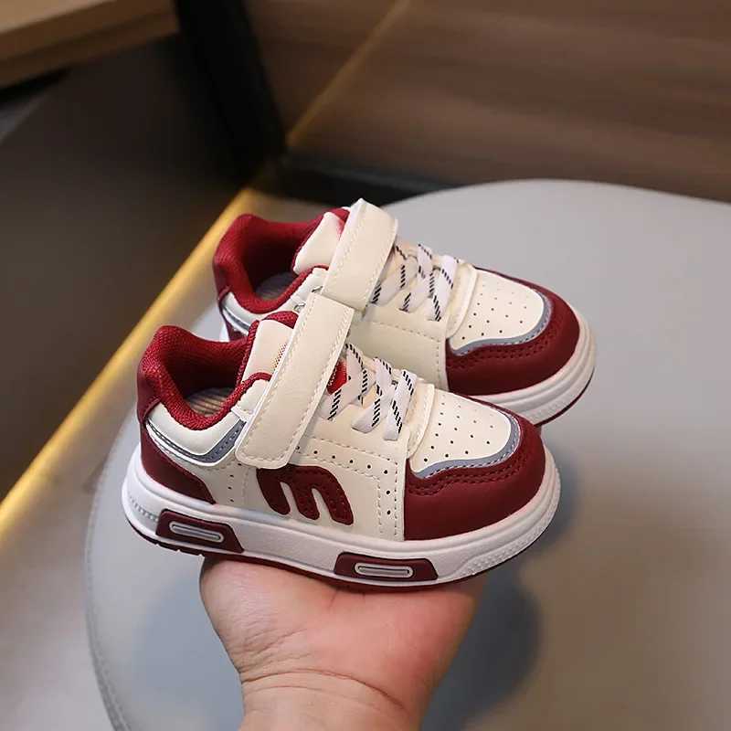 2024 Autumn New Childrens Sports Shoes 1-6 Year Old Womens Baby Shoes Mens Casual Board Shoes Soft soled Childrens Shoes W250407