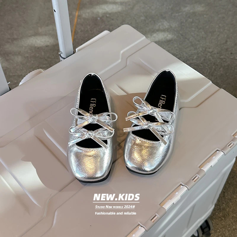 Autumn Children Leather Shoes for Girls Fashion Princess Style Soft Bottom Sweet Bowtie Dancing Versatile Party Shoes 250407