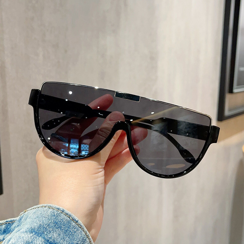 2025 Hot new free shipping designer glasses for womens sunglasses Summer new European and American slimming sunglasses