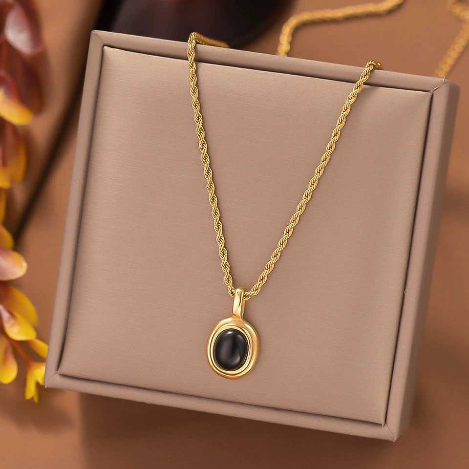 Yupsk 316L stainless steel heart-shaped black stone pendant necklace suitable for women OT buckle chain Versatile jewelry gift Y250408