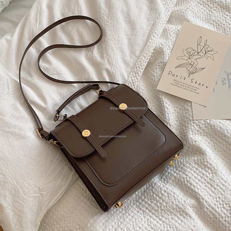 2025 designer's new autumn style casual commuting college style crossbody bag, shoulder bag, fashionable travel Korean version, simple women'