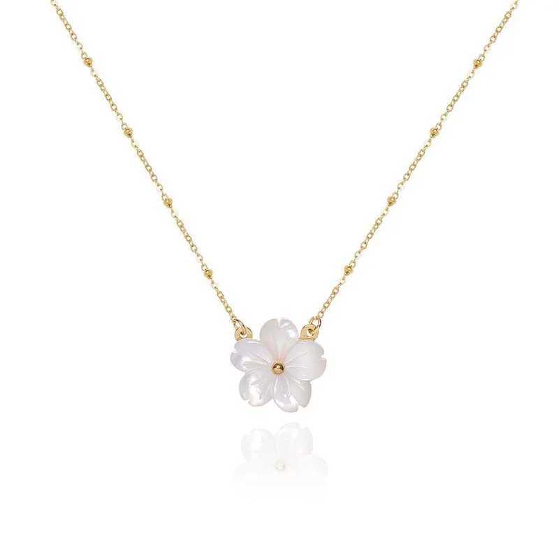 Stainless steel shell flower pendant necklace womens retro gold heart-shaped necklace romantic necklace jewelry gift Y250408