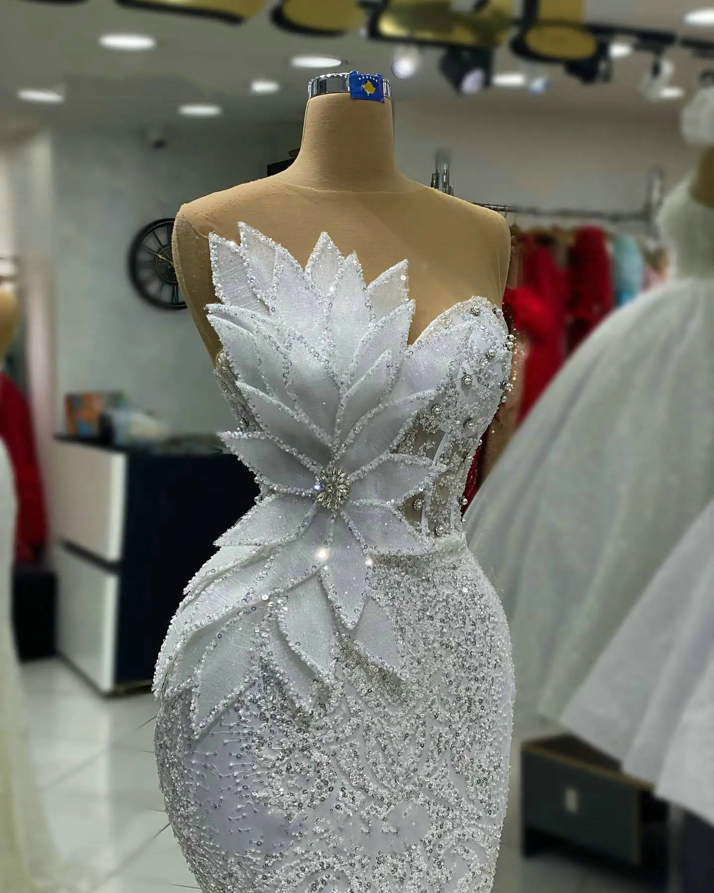 Designer Mermaid Evening Dresses Sheer Neck Sleeveless Gown Sequins Crystal Beaded Sweep Train Dress Party Customized Dress
