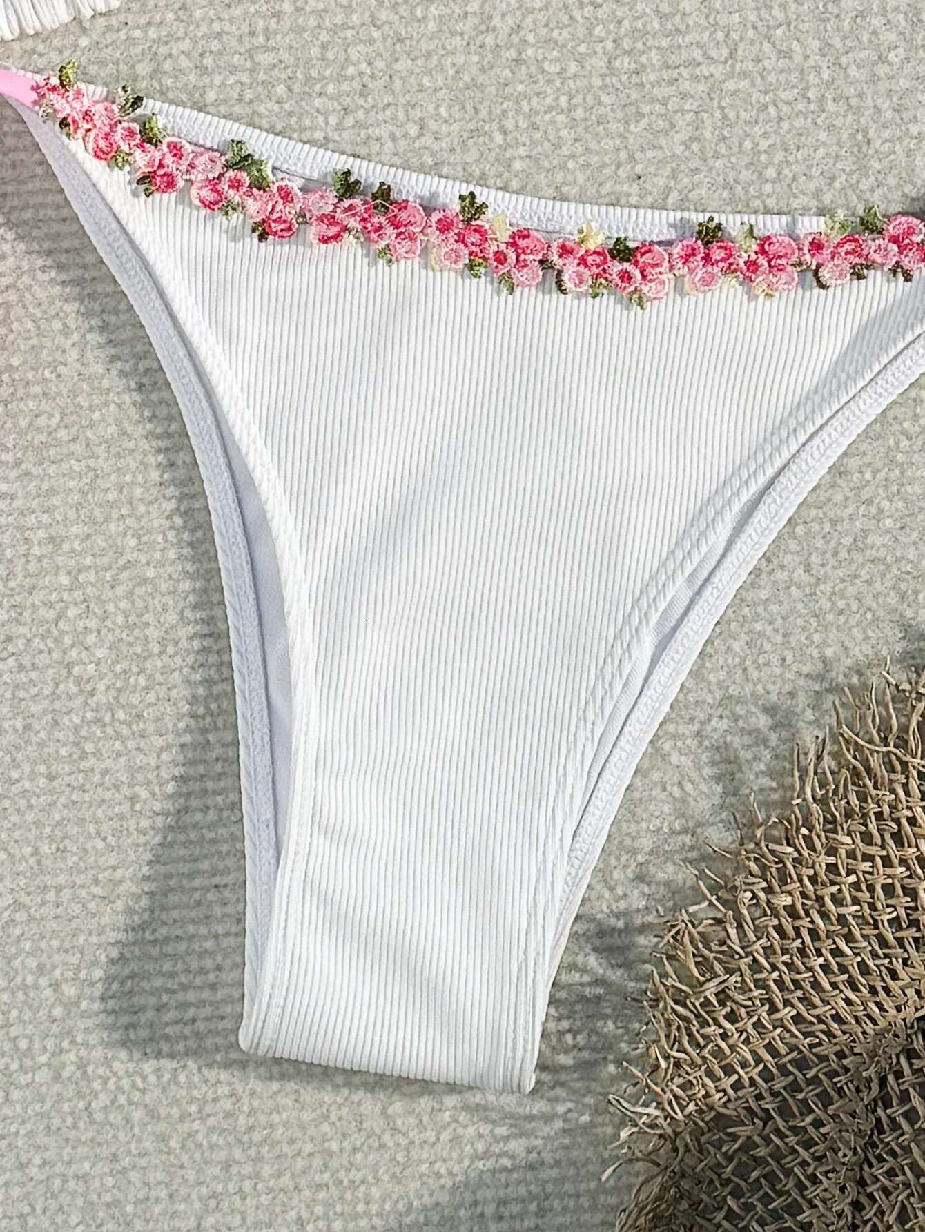 Dongdumaoyi Sexy D Floral Bikini Set Women White Pink Contrast Push Up Bra Tie Side Thong Swimsuit Beach Bathing Suit Micro Swimwear