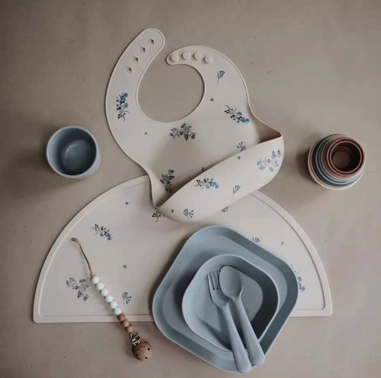 1Pcs Silicone Bibs For Kids Baby Waterproof Feeding Tableware Waterproff Baby Adjustable Bibs For Toddler Breakfast Feedings 250408
