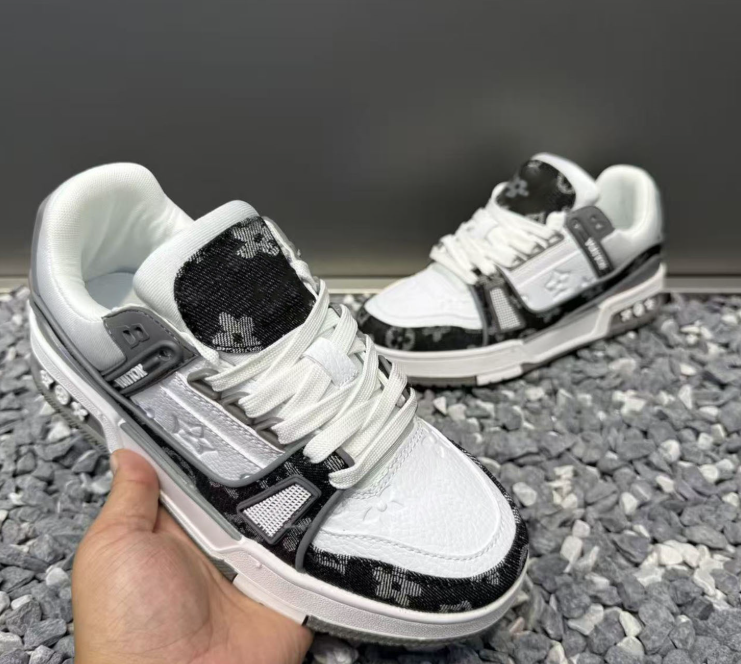 Free shipping Designer shoes Gray-White Classic Shoes Retro Style Low-Top Lace-Up Casual Shoes Daily Commute Versatile Sneakers for man