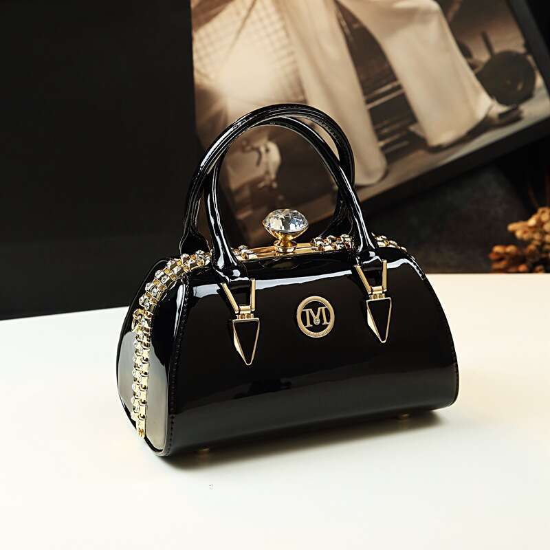 2021 New Small Single Shoulder Crossbody Bag, Handbag, Fashionable Niche Design, High-End Feel, Genuine Leather Women's Bag Trend