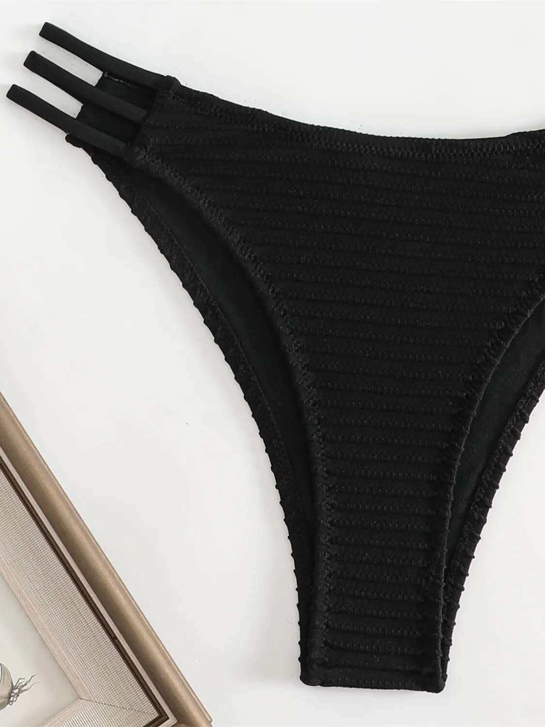 Dongdumaoyi Sexy Bandeau Bikini Women New Black Metal Ring Linked Cut Out Push Up Micro Swimsuit Summer Bathing Suit Thong Swimwear