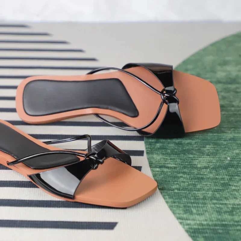 Womens Summer Pedal 2025 Fi Designer Sandals Womens Sexy Thin Belt Casual Beach Flat Shoes Shallow Womens ShoesXJ250407