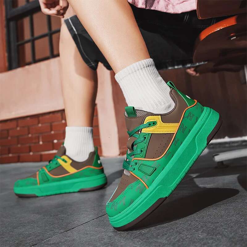 2025 New Men's Leather Skateboarding Patch Strap Designer Men's Designer Shoes Comfortable Thick Bottom Skateboarding Sports Shoes Men'