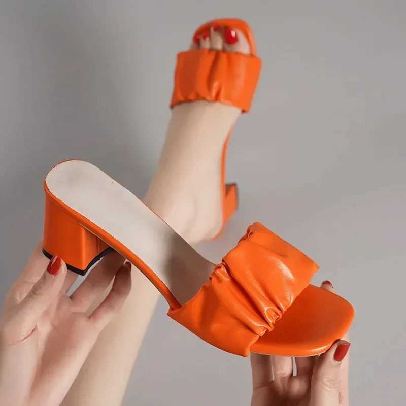 2024 Short and Fat High Heels Slide Fi Folded Square Toes Green Orange Womens Sandals Casual Elegant Womens Dress Sandals Plus Size 42XJ250407
