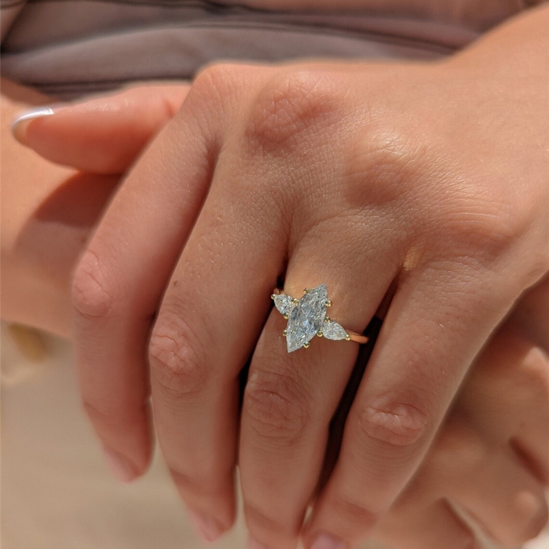 Jewelry 18 Yellow Gold 1.5 Carat Marquise Lab Grown Diamond With Two Pear Cut Engagement Rings For Women IGI E VS1 CVD Diamond Womens Gold Ring
