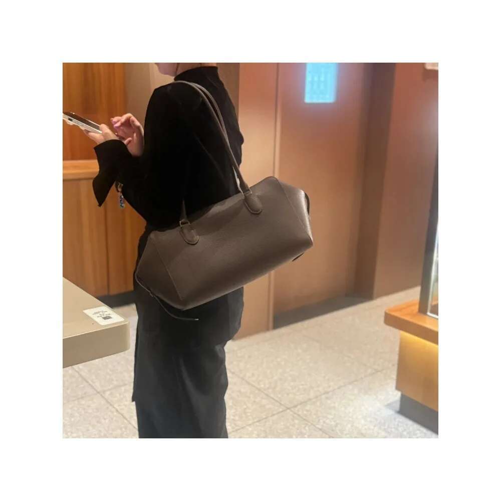 VOAETEC 2025 New First-Layer Cowhide Shoulder Tote Bowg Commuting Design Lazy Fashion Portable Casual Bag Women