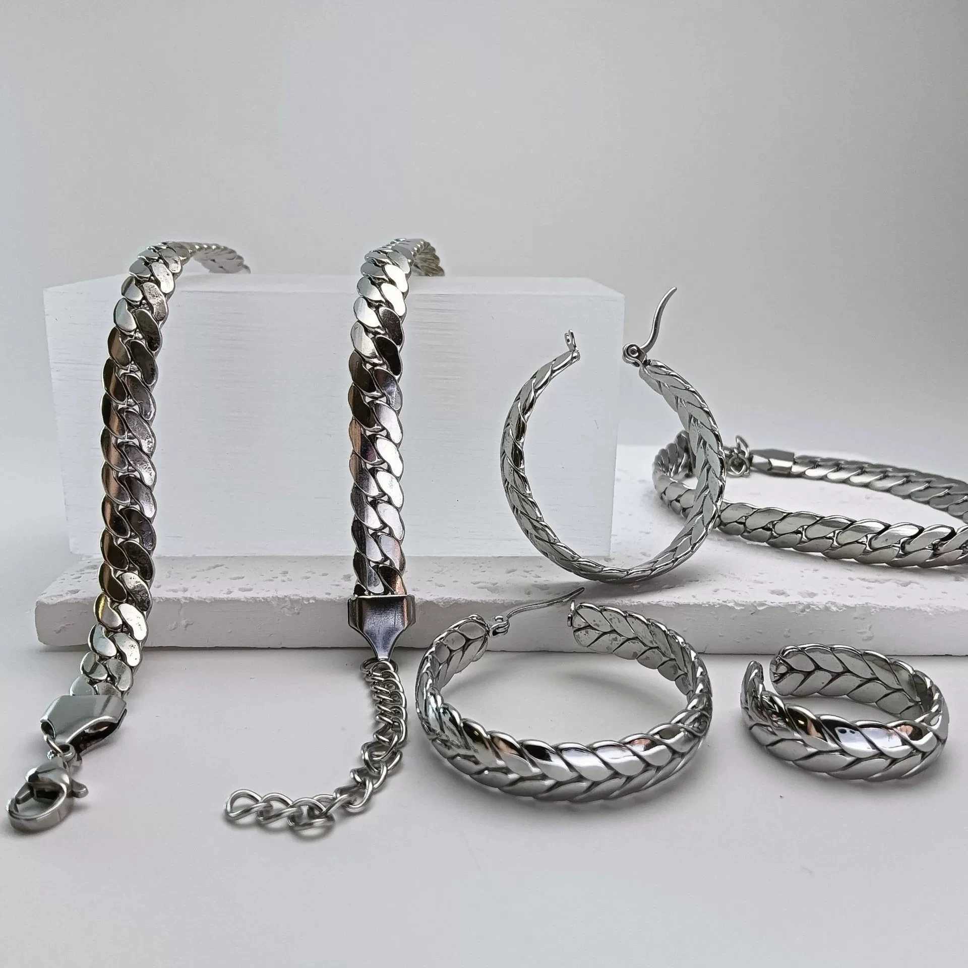 Fashion Trend 5-piece Set Stainless Steel Blade Chain 18K Gold Vacuum Plated Necklace Bracelet Ring Set Womens Kravik Chain Jewelry Y250408