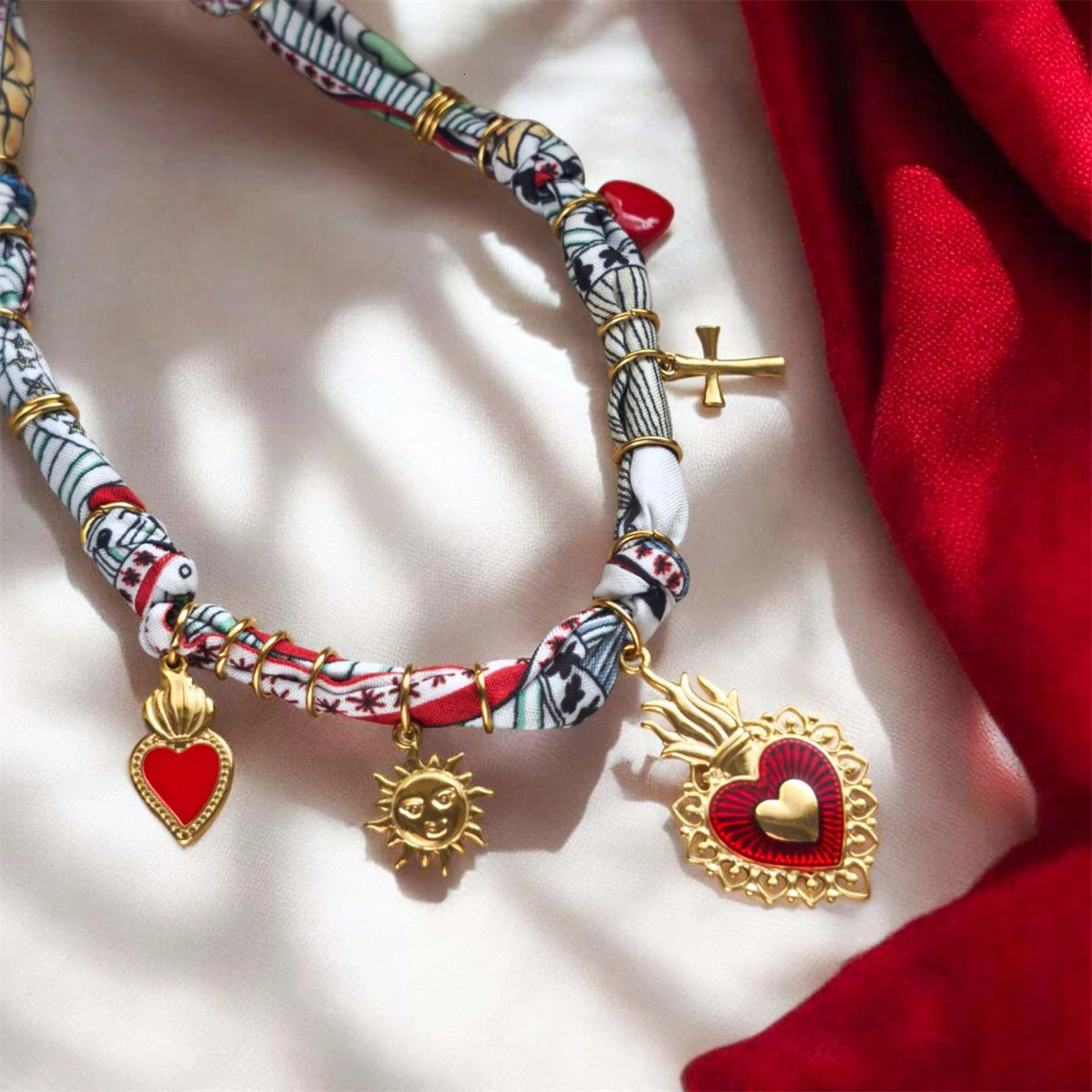 Stainless steel cherry niche scarves artistic pillows jewelry sun and moon love necklace pendant gold-plated 251107
