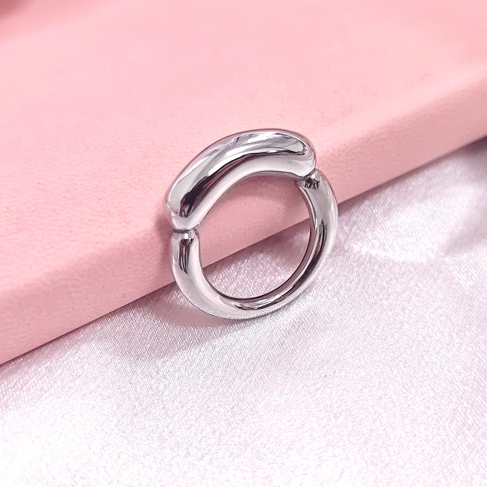 New Creative Thick Thread Smile Ring, Simple Personalized, Small and Unique, Titanium Steel Golden Ferry Color Clash Ring