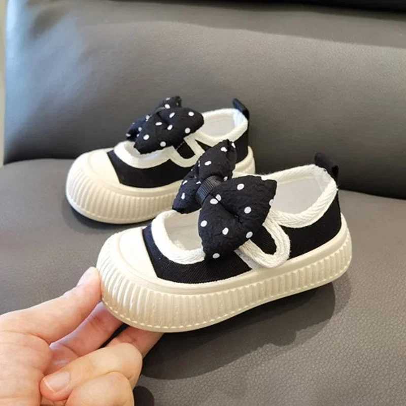 Girls fashion shoes canvas sneakers childrens polka dot bow princess apartment breathable baby shoes student soft soled casual spring shoes W250407