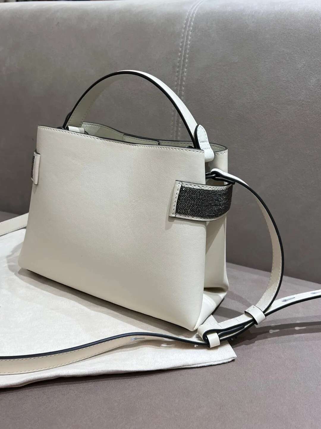 New Style High Quality Fashion Cowhide Small Bag Can Be Carried Or Crossbody 22*17*9
