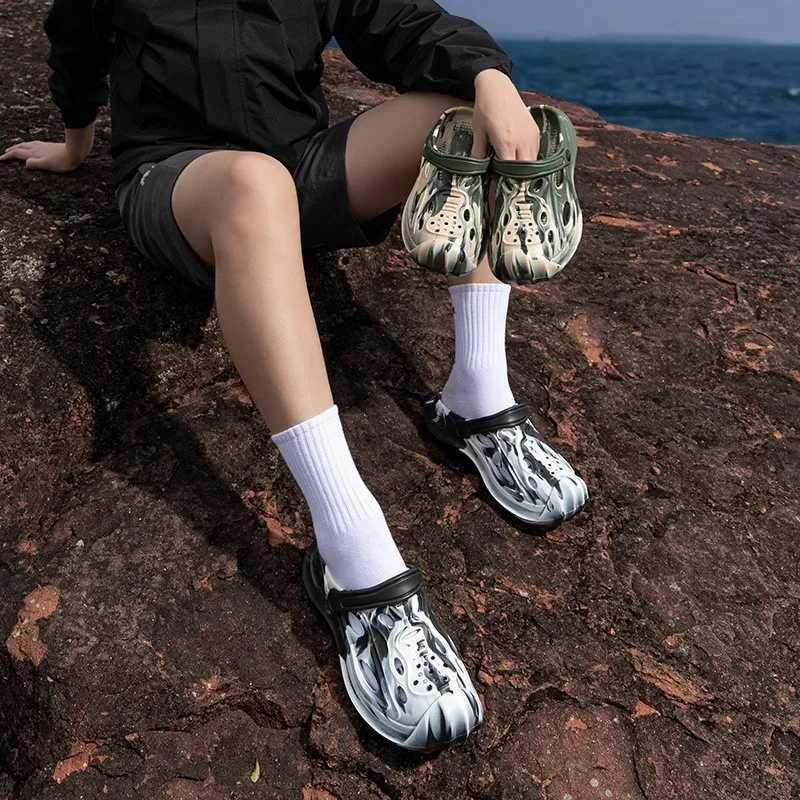 New Arrival Comwarm 2025 Mens New Clogs Sliding Block Fashion Camouflage Cave Garden Shoes Outdoor Non slip Beach Sliding Block Mens Casual Sandals T2