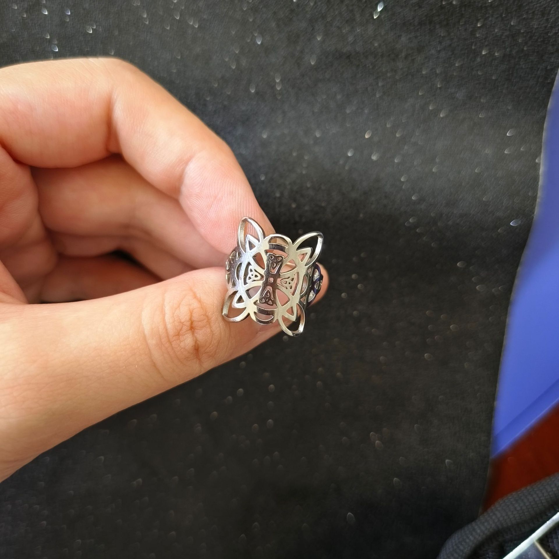 Top Source New Fashionable Versatile Witch with Celtic Triangle Frame Hollow Stainless Steel Four Tailed Ring as a Gift for Boyfriend