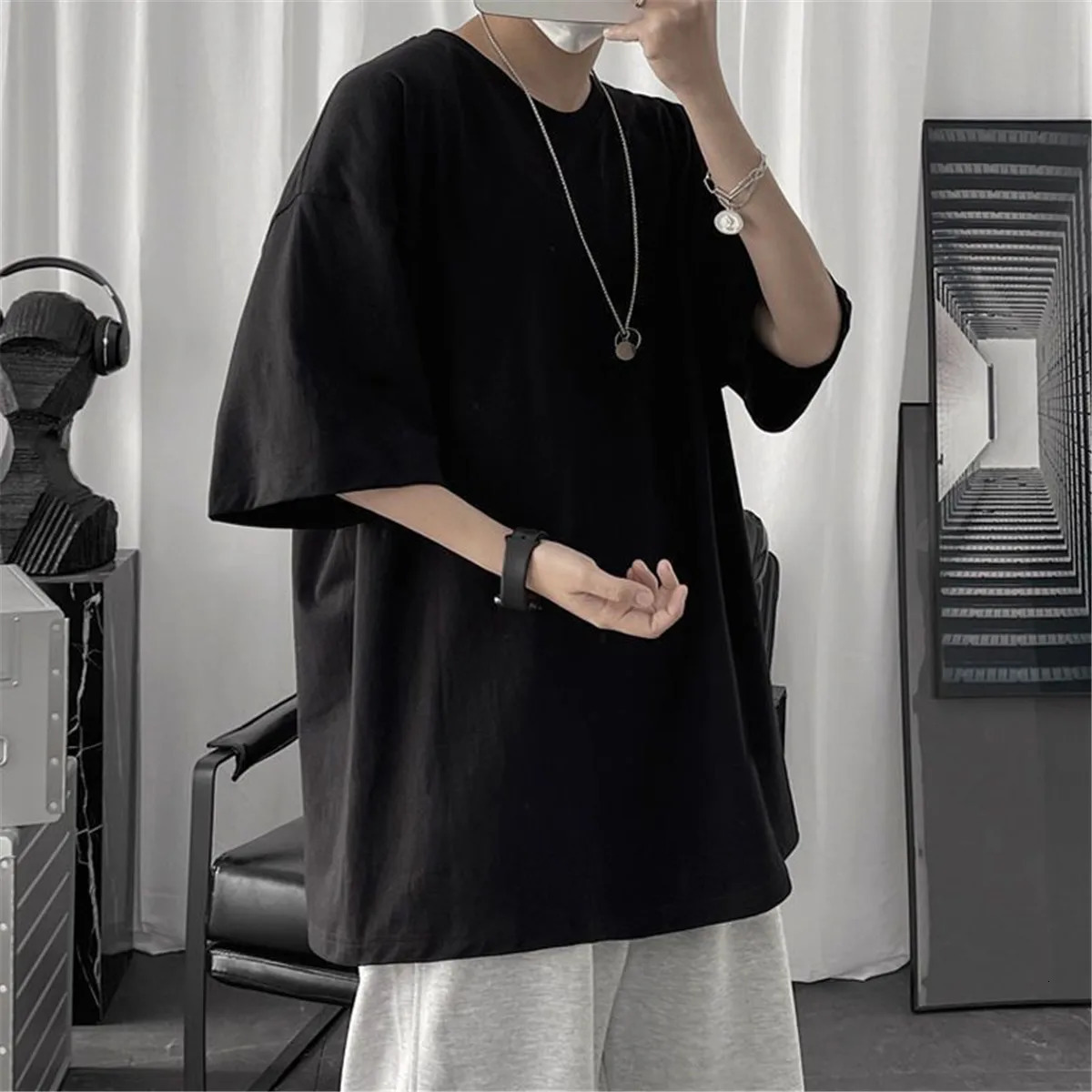 Cotton Summer Fashion Mens T-shirt Casual Solid Short Sleeve Classic Mens T-shirt 100% Cotton Korean Hip Hop Top T-shirt Black and White 250402