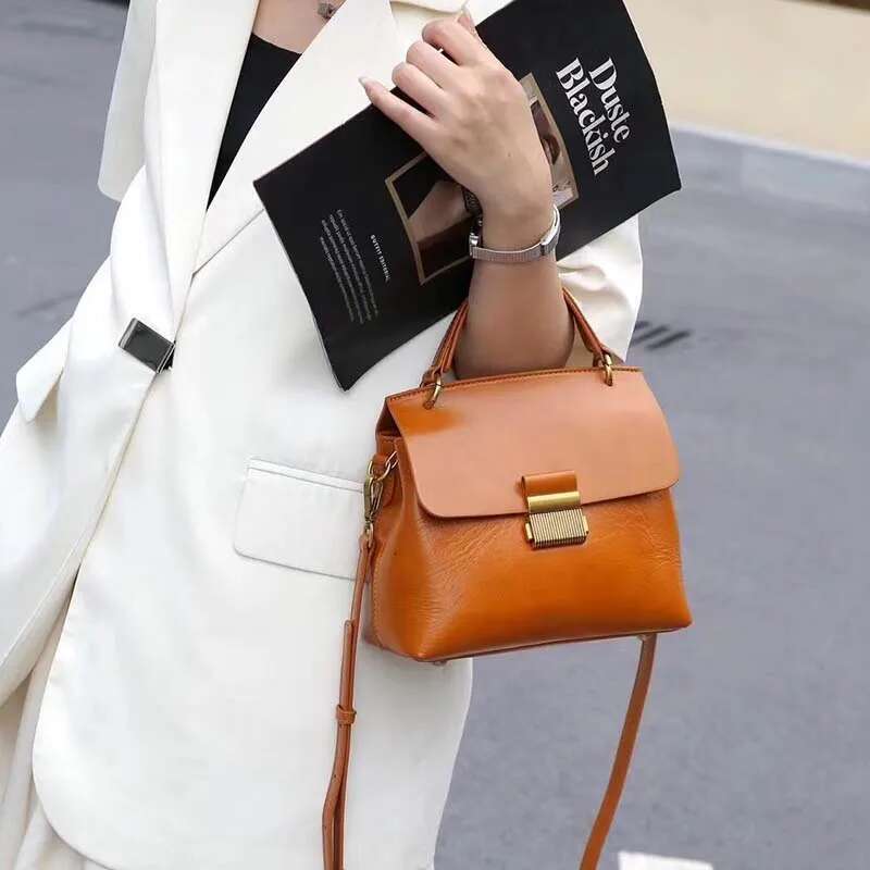 2024 Vintage Cow Leather Women Handbags Quality Messenger Satchels Fashion Commuter Shoulder Crossbody Bag Solid Color