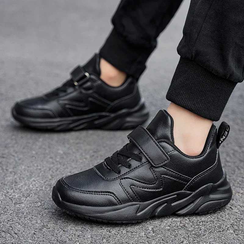 Leather breathable childrens sports shoes 2022 autumn new website childrens sports black and white childrens girls and boys leisure running W250407