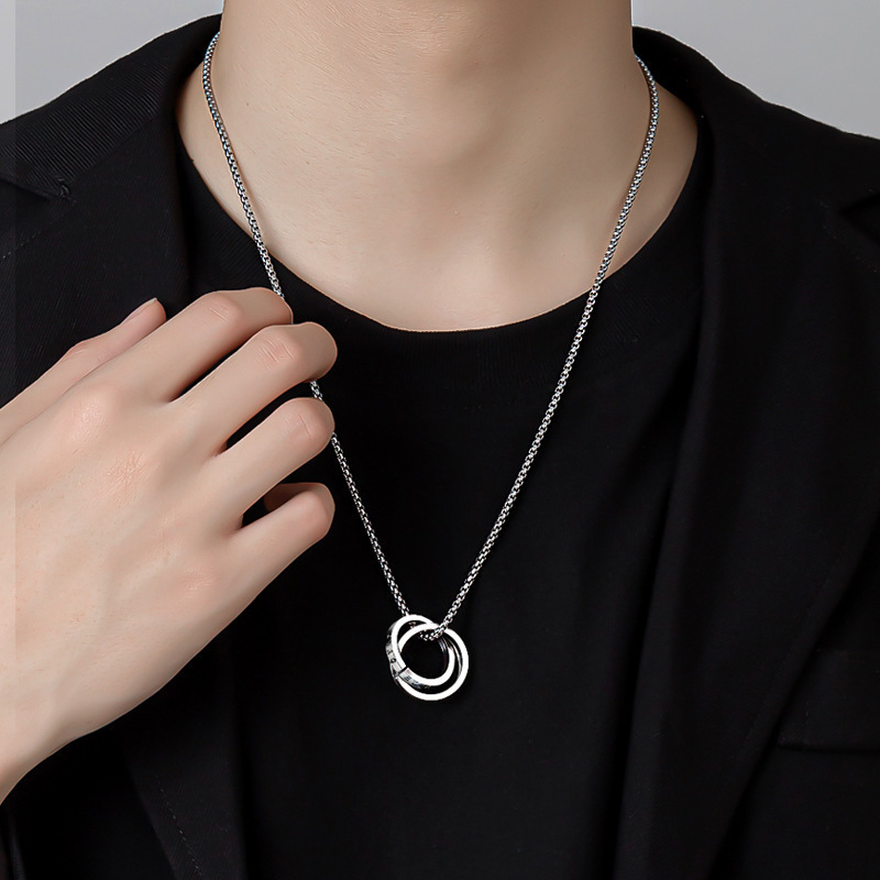 Wang Yibo's stylish versatile titanium steel men's double ring pendant necklace, suitable for whoever wears it and looks handsome