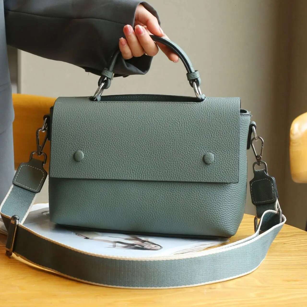 Real Cow Women's Crossbody Shoulder Handbag Fashionable Soft Genuine Leather Ladies Casual Versatile Messenger Bag