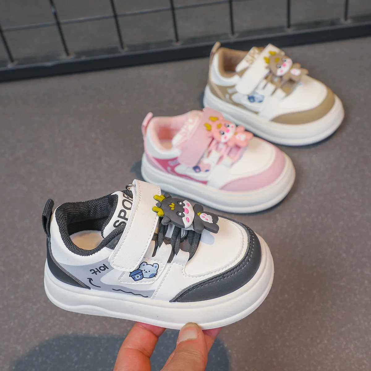 Girls fashionable sports shoes bear childrens anti slip casual shoes thick soled shoes childrens board shoes W250407