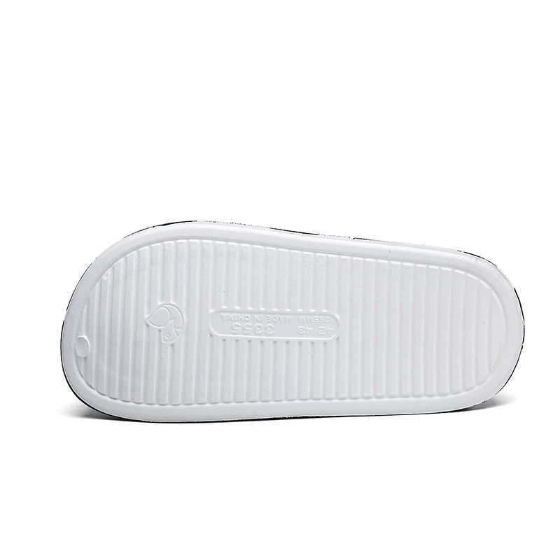 New Arrival Summer hole shoes for men casual fashionable non slip portable sports sandals beach step shoes breathable slider T250407