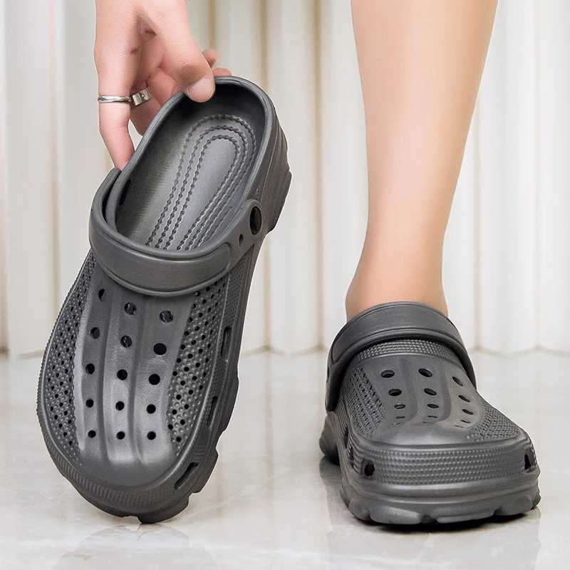 New Arrival Classic Mens Clogs Unisex Mens Garden Shoes Outdoor Soft Lipless Beach Sandals Mens Hole Shoes New EVA Breathable Smooth Shoes T250407