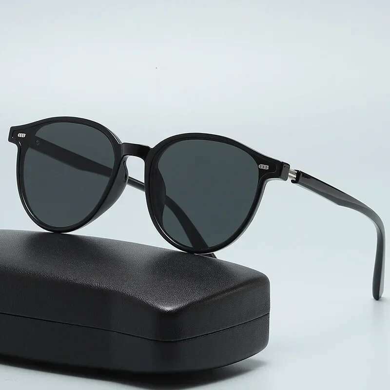 New Small Oval Women's Sunglasses Fashion Brand Women Casual Glasses Vintage Men Outdoor Sunshade Goggles UV400 Oculos De Sol