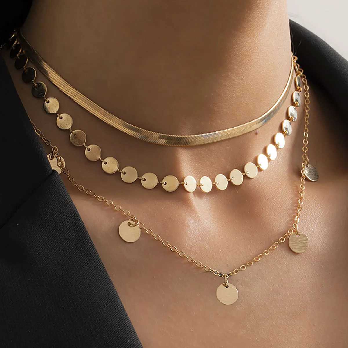 Boho Multilayer Flat Snake Sequin Chain Necklace Women Vintage Gold Color Metal Round Pendant Necklaces Girls Fashion JewelryC250407