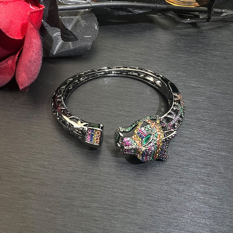 High end Full Zircon Cheetah Four piece Jewelry Set Heavy Industry Full Zircon Hot Selling Necklace Ears