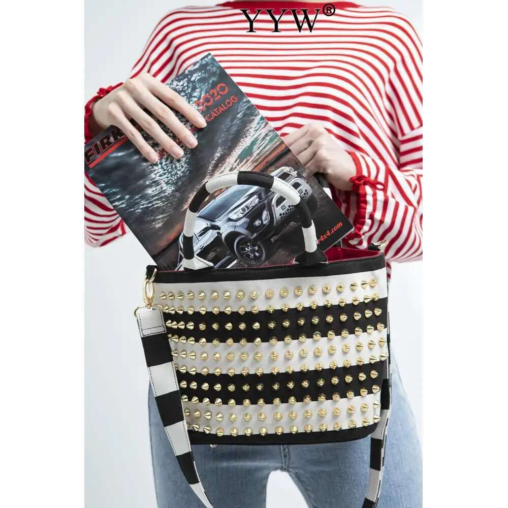 Rivet Designer Women' Large Capacity Shoulder High Quality Pu Leather Handbags And Purse Female Retro Tote Bags