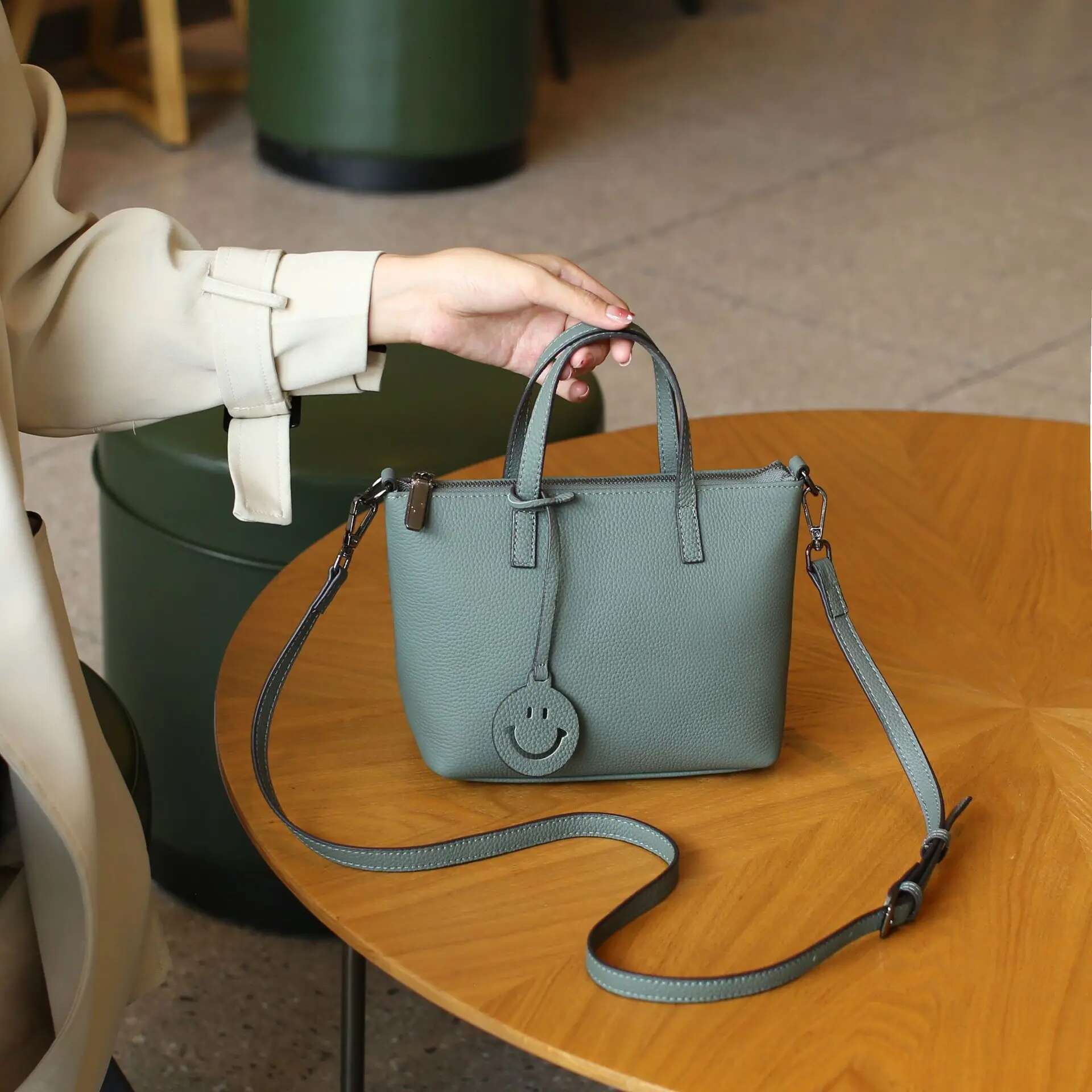 Real Cow Leather Women's Handbag High Quality Single Shoulder Crossbody Tote Ladies' Fashionable Portable Bucket Bag Solid Color