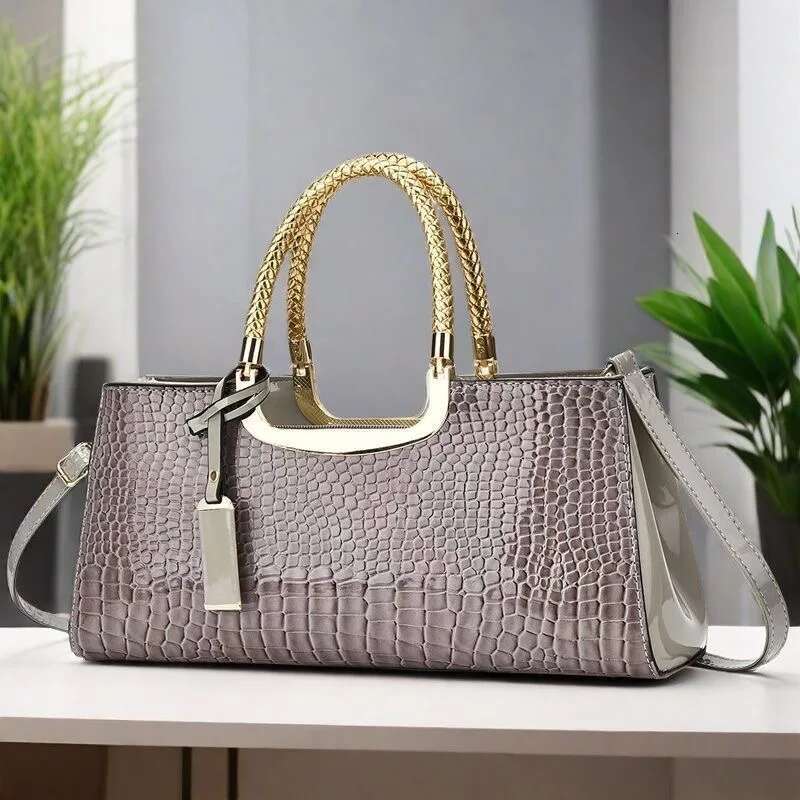 New Fashion Alligator Women Handbags European Design Patent Leather Shoulder Bags Female Girl Brand Crossbody Bag