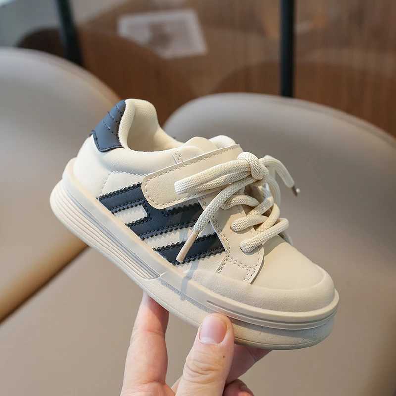 Childrens sports shoes breathable non slip and comfortable for young children lightweight hook and loop soft soled running and leisure shoes W250407