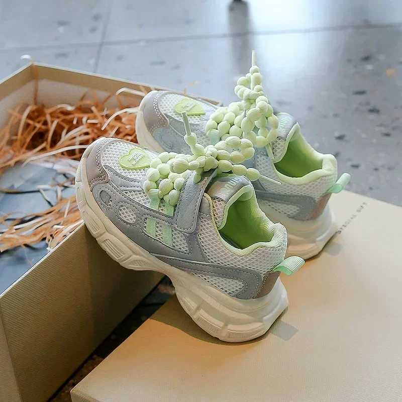 Girls sports shoes candy color childrens sports shoes with sweet heart 2024 new childrens running shoes mesh breathable W250407