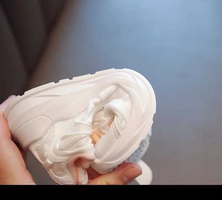 Childrens sports shoes breathable mesh white pink girls shoes fashionable soft sole anti slip childrens tennis shoes boys sports running shoes W250407