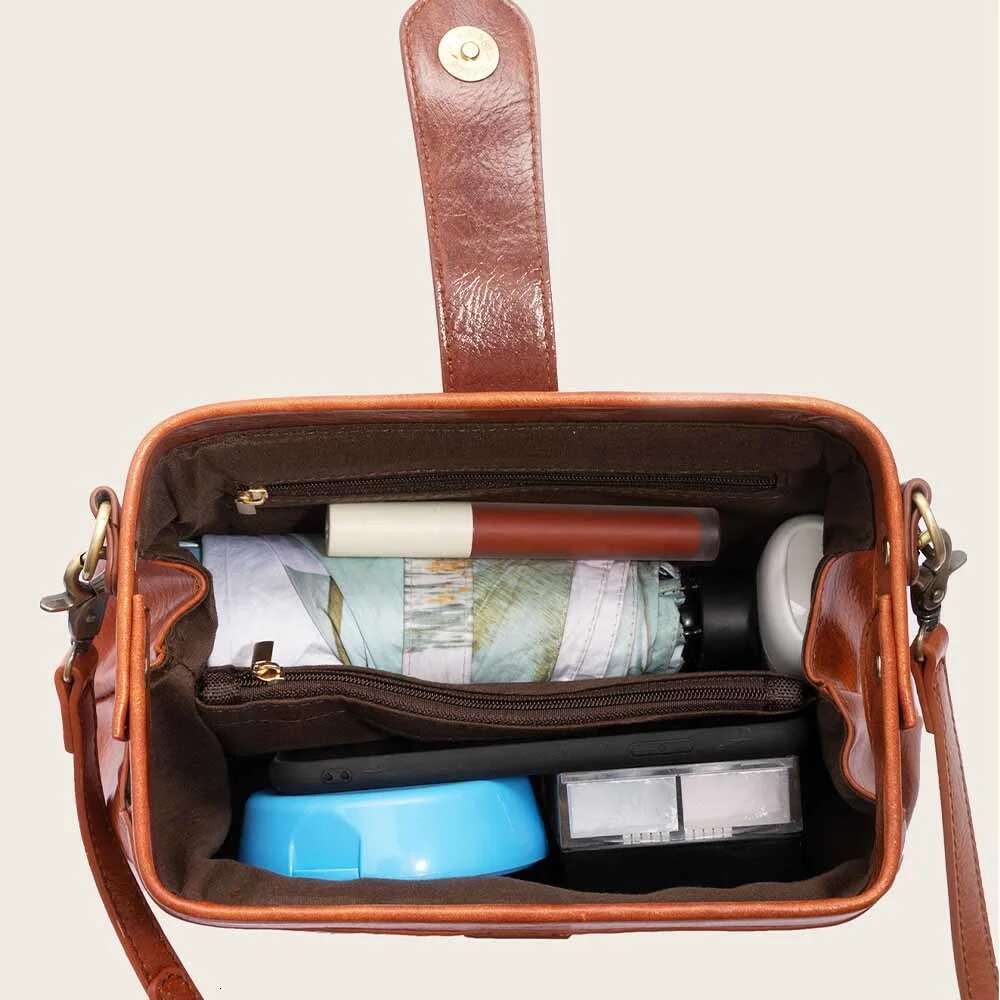 New Oil Wax PU Leather Retro European And American Style Doctor Clip Crossbody Shoulder Purses Mini Bag