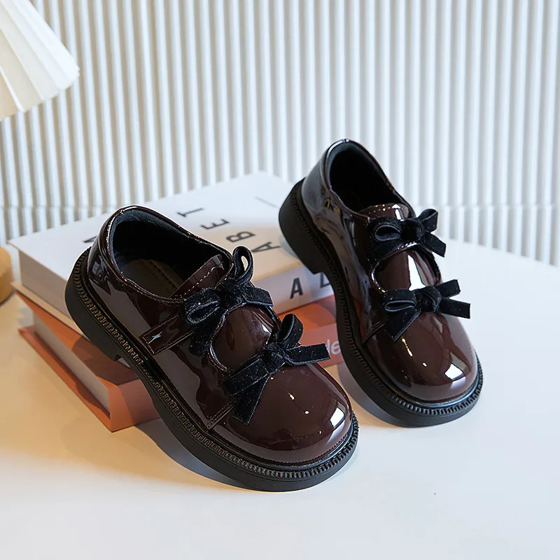 Girls Shoes Spring and Autumn Childrens School Shoes Fashion Mary Jane Princess Apartment Preschool Bowling Sandals Soft Bottom 250408