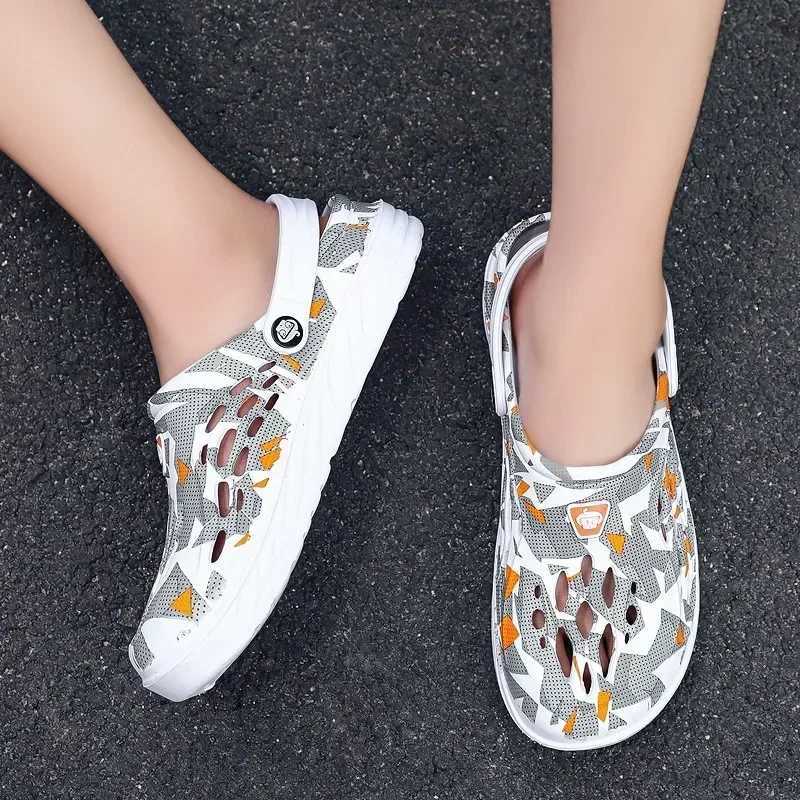 New Arrival Mens summer shoes mens hole sandals hollow breathable flip sandals fashionable beach slippers anti slip EVA soles T250407