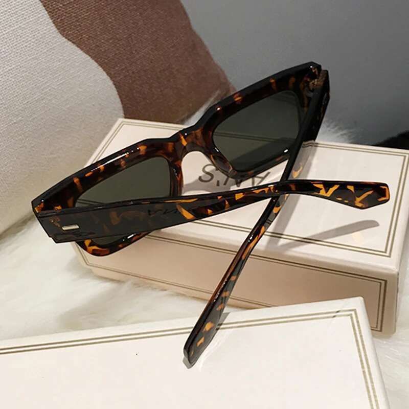 Brand Designer Square Sunglasses Women Men Ocean Color Shades Sun Glasses Female Fashion Rectangle Rivet Oculos De Sol