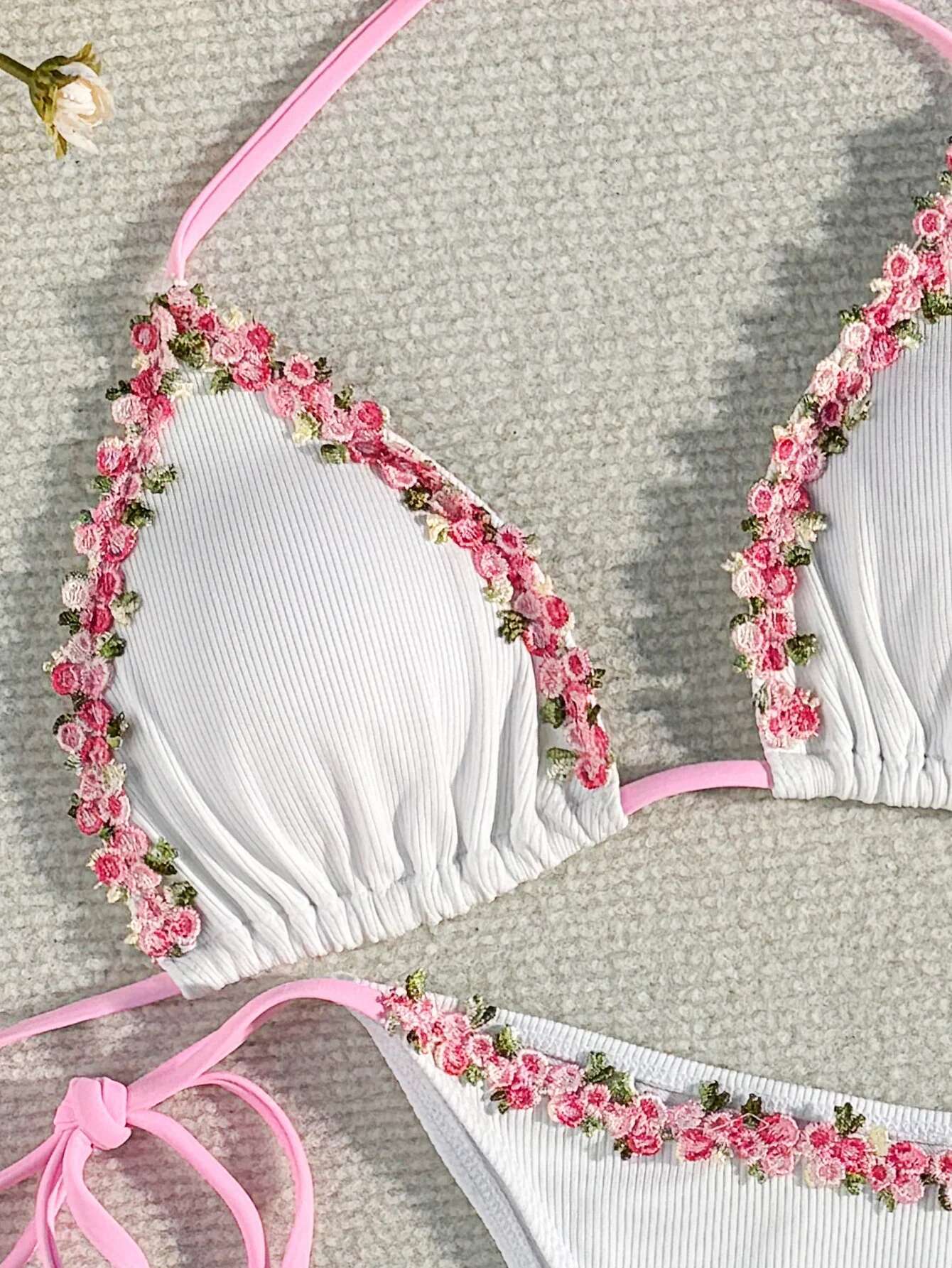 Dongdumaoyi Sexy D Floral Bikini Set Women White Pink Contrast Push Up Bra Tie Side Thong Swimsuit Beach Bathing Suit Micro Swimwear