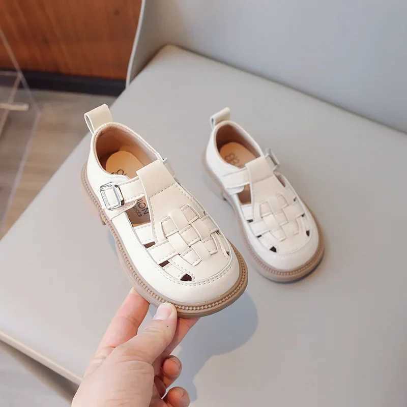 Childrens shoe designer hollow breathable soft sole leather shoes fashion version anti slip casual sports shoes W250407