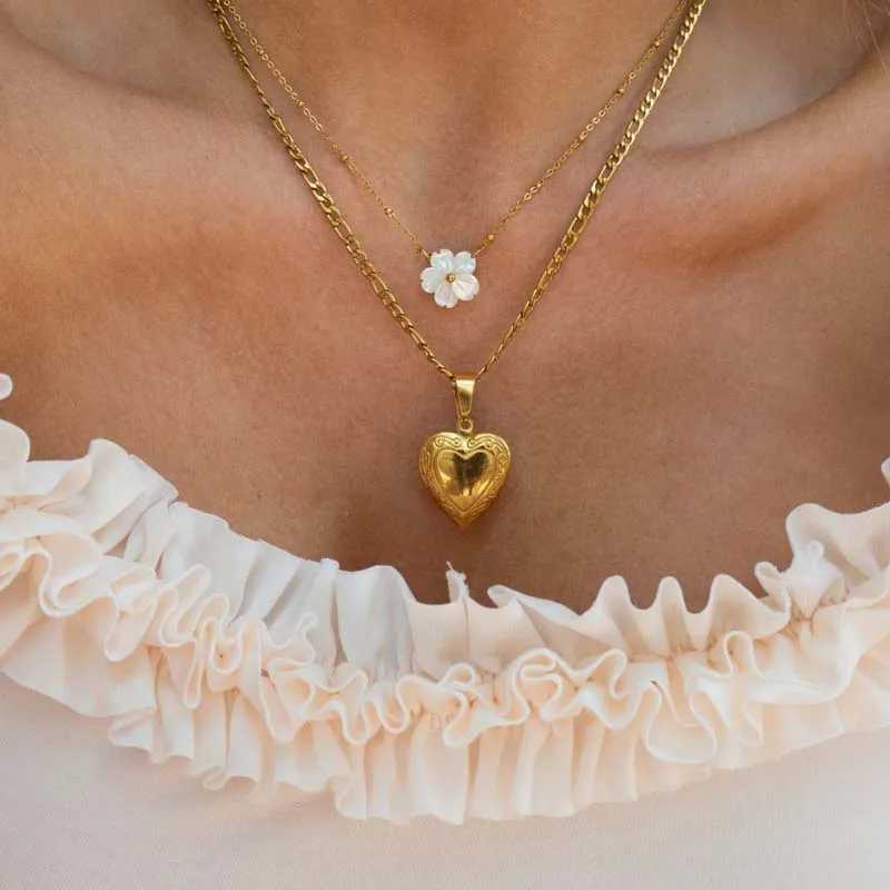 Stainless steel shell flower pendant necklace womens retro gold heart-shaped necklace romantic necklace jewelry gift Y250408