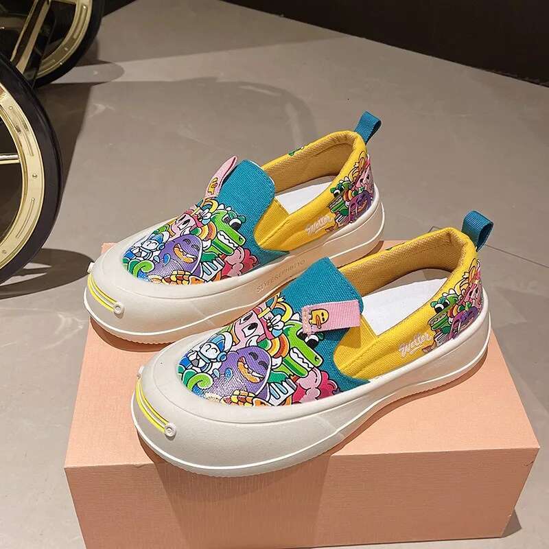 Women's canvas shoes 2025 new fashion casual comfortable round toe flat shoes designer girls graffiti cartoon slippers sports shoes trendy casual