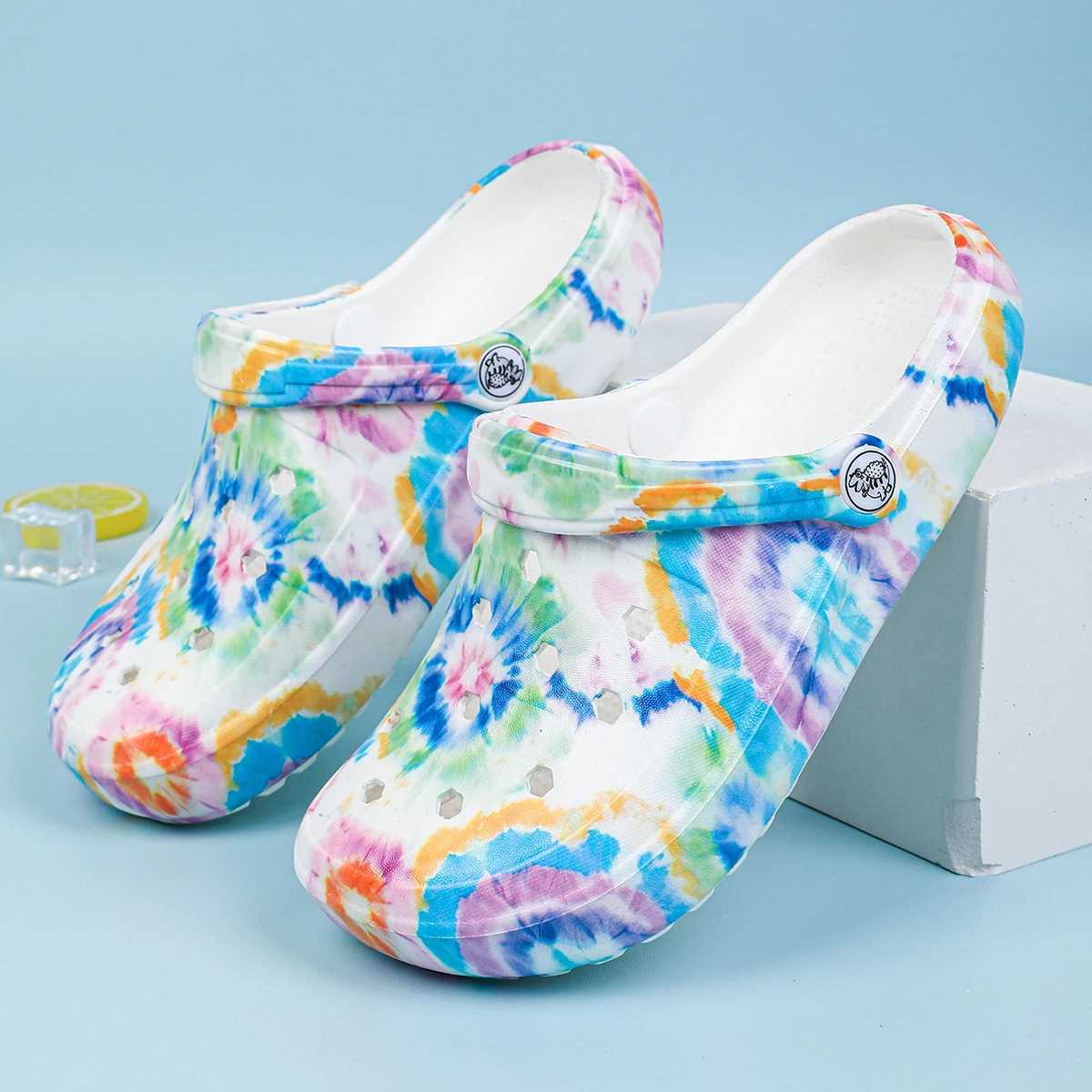 New Arrival Womens Graffiti Pattern Clock Summer Leisure Hollow Design Garden Shoes Comfortable Skating Beach Shoes T250407